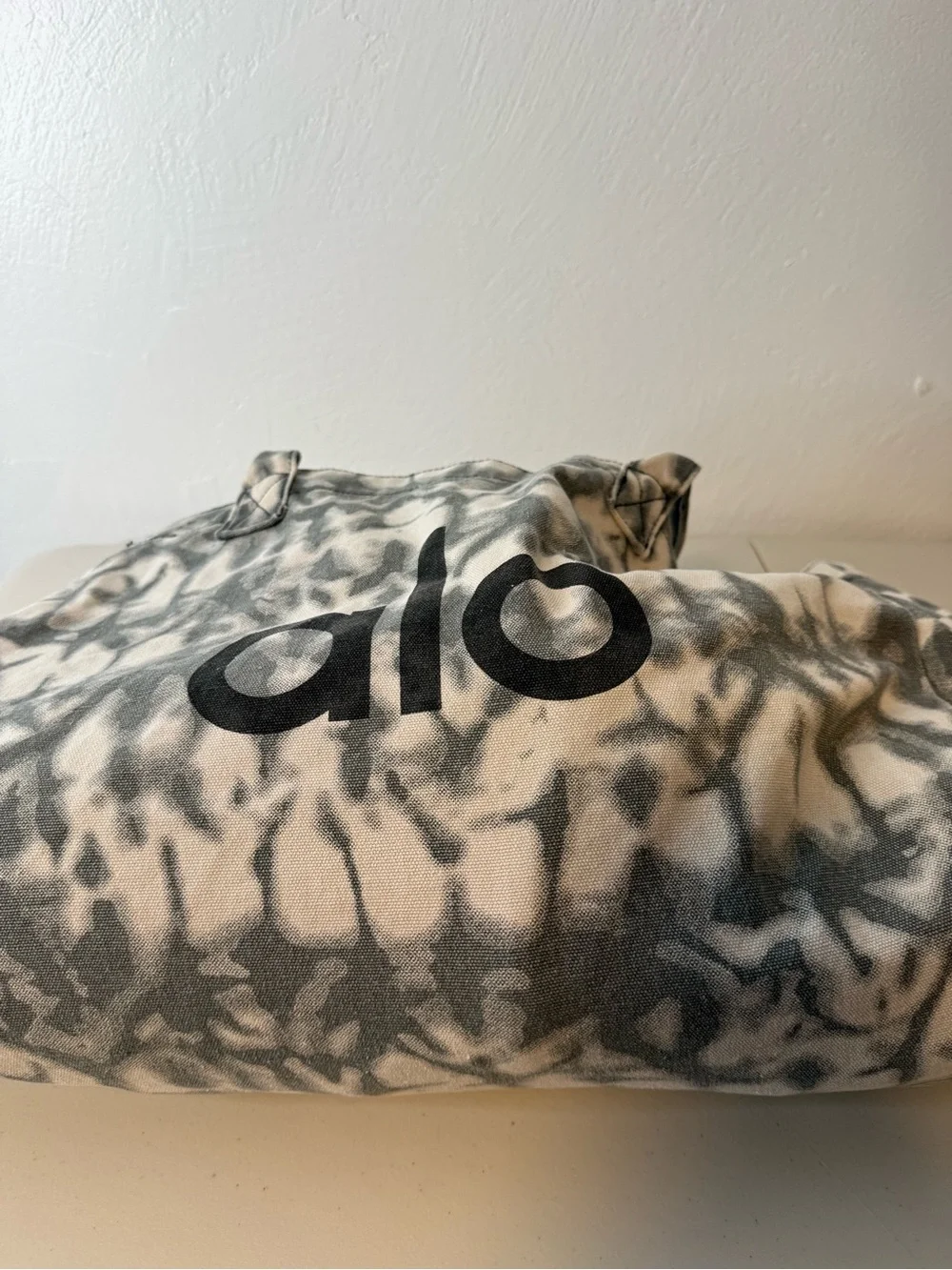 ALO Yoga Gray Tie-Dye Canvas Tote - Picture 9 of 13